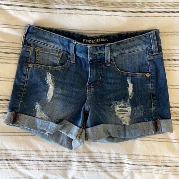 Express Shorts - Picture 1 of 3